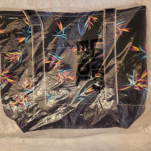 NWT. Lands End canvas bag. Navy blue with pastel print. Great tote. - Picture 2 of 3